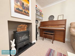 Sitting room- click for photo gallery